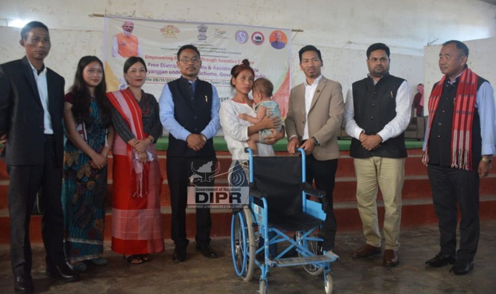 Advisor, Wangpang Konyak with DC Mon and officials from ALIMCO of India during the distribution of Aids and Appliances for PwDs held at Mon.